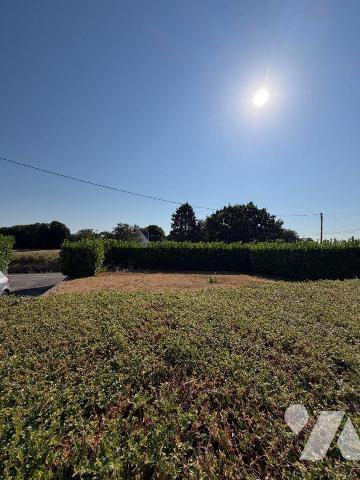 Construite en 1966, cette maison de 88 m² repose sur de solides fondations et un soubassement e...