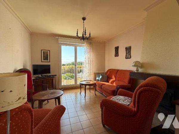 Construite en 1966, cette maison de 88 m² repose sur de solides fondations et un soubassement e...