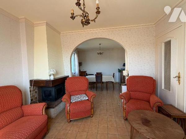 Construite en 1966, cette maison de 88 m² repose sur de solides fondations et un soubassement e...