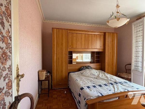 Construite en 1966, cette maison de 88 m² repose sur de solides fondations et un soubassement e...