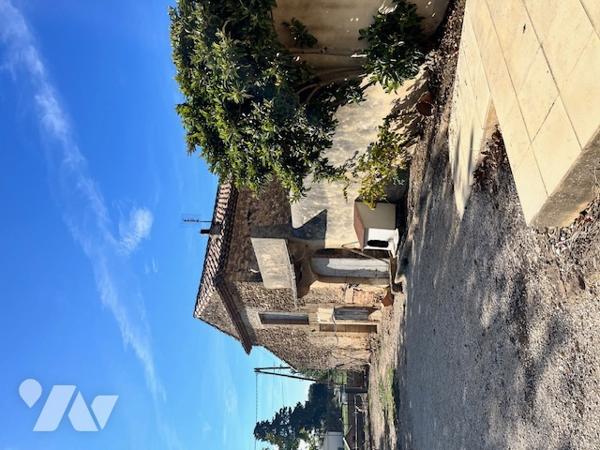 Drôme Provençale, Maison de maître avec extension récente et plus ancien corps de ferme à rénover,
