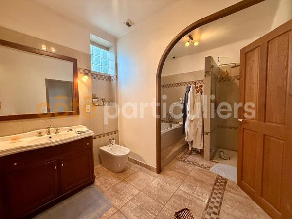Vente
                Appartement140 m² - 5 Pièces -
                    CARCASSONNE (11000)