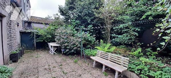 Rdc : cuis, séj-salon, 4 ch, sdb, chaufferie
Courette
Garage