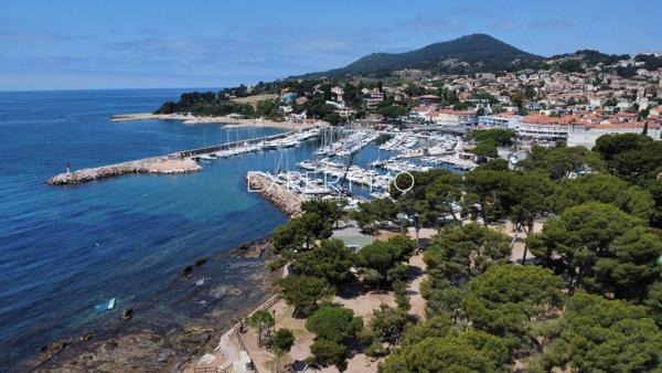 Carqueiranne (83320) Villa avec piscine au Port de Carqueiranne