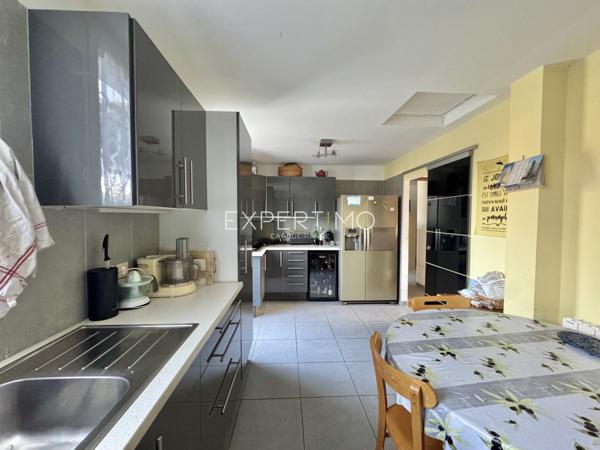 Carqueiranne (83320) Villa avec piscine au Port de Carqueiranne