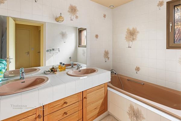 NOUVEAUTE - CHANTENAY- MAISON D'ARCHITECTE-JARDIN-GARAGE,  
Nantes 44100