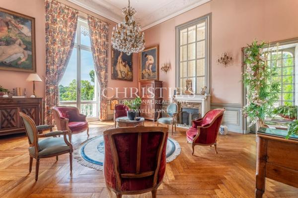 Vente d’un  exceptionnel château du 19ème siècle à proximité de Cognac