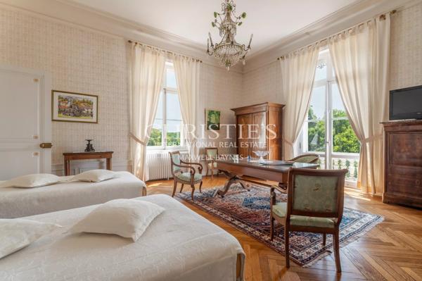 Vente d’un  exceptionnel château du 19ème siècle à proximité de Cognac