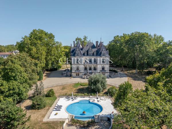 Vente d’un  exceptionnel château du 19ème siècle à proximité de Cognac