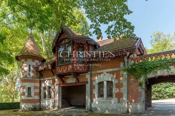 Vente d’un  exceptionnel château du 19ème siècle à proximité de Cognac