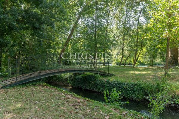 Vente d’un  exceptionnel château du 19ème siècle à proximité de Cognac