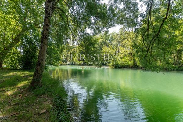 Vente d’un  exceptionnel château du 19ème siècle à proximité de Cognac