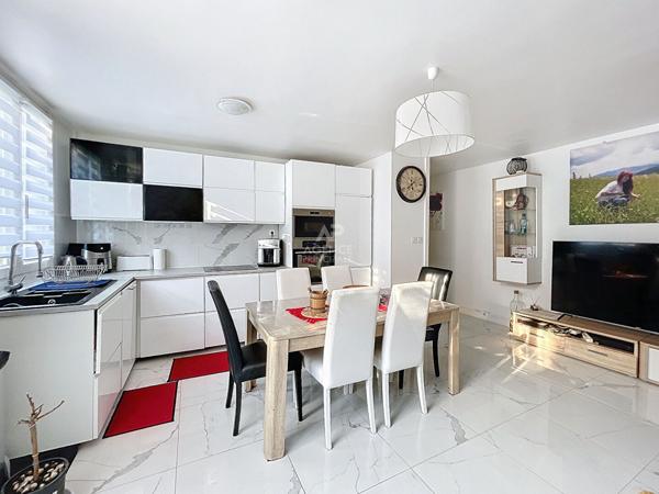 Appartement Chatou 3 pièce(s)

Loyer 1 350 €/mois charges comprises **

- Ref : 161400