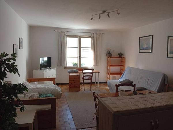 À vendre : ensemble immobilier de 11 appartements et un local commercial d’environ 511 m², à fort potentiel locatif, à Manosque près du parking du Terreau