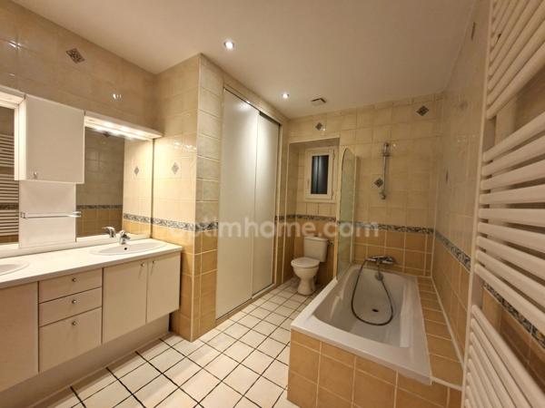 Maison Bourgeoise de 1936 composée de 2 appartements dont un loué DIGNE LES BAINS (04)