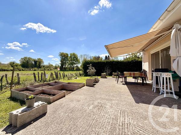 Maison à vendre  4 pièces - 126 m 2   ST CLAIR DE LA TOUR  - 38
