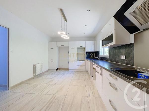 Maison à vendre  4 pièces - 126 m 2   ST CLAIR DE LA TOUR  - 38