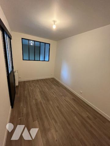 Appartement à vendre dans le centre ville de CALAIS dans le Pas de Calais (62).

Entièrement ...