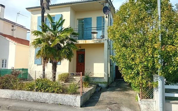 Maison à vendre    4 pièces •  Saint-Jean-d'Angély