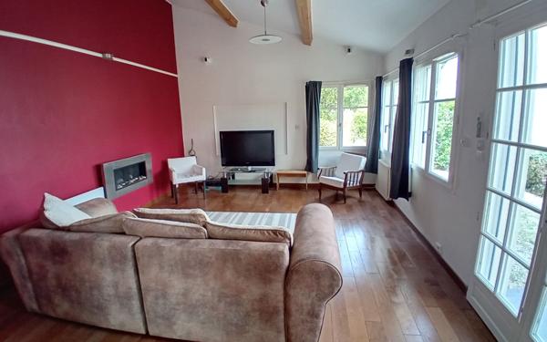 Maison à vendre    4 pièces •  Saint-Jean-d'Angély