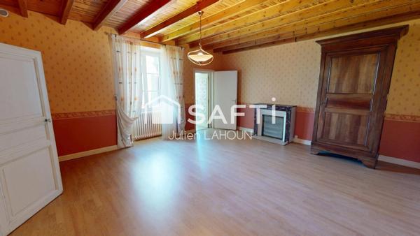 Maison charentaise avec de nombreuses dépendances