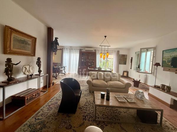 Magnifique T4 centre-ville de Carcassonne 140m2 habitables, 3 chambres une place de parking