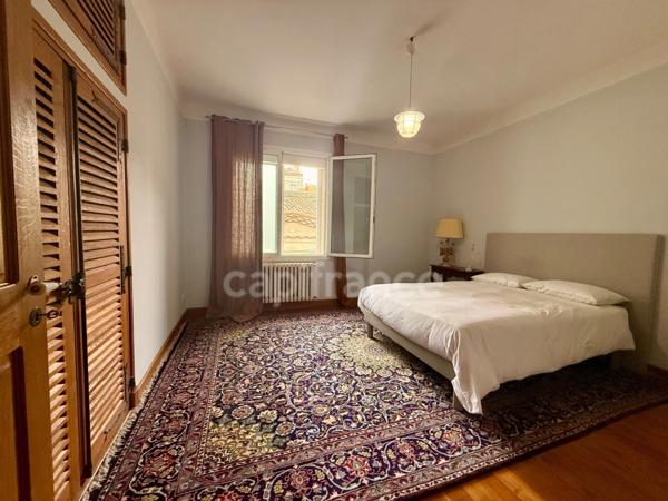 Magnifique T4 centre-ville de Carcassonne 140m2 habitables, 3 chambres une place de parking