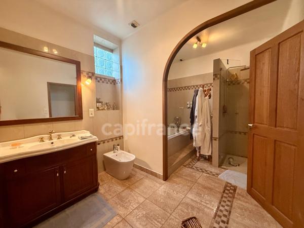 Magnifique T4 centre-ville de Carcassonne 140m2 habitables, 3 chambres une place de parking