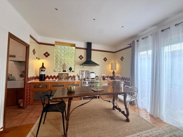 Magnifique T4 centre-ville de Carcassonne 140m2 habitables, 3 chambres une place de parking