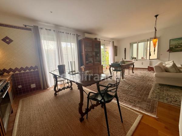 Magnifique T4 centre-ville de Carcassonne 140m2 habitables, 3 chambres une place de parking