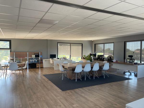 LOCAL COMMERCIAL /BUREAUX - 106M² - FONBEAUZARD