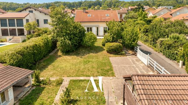 Maison individuelle T5 avec sous-sol jardin terrasse annexes 01630