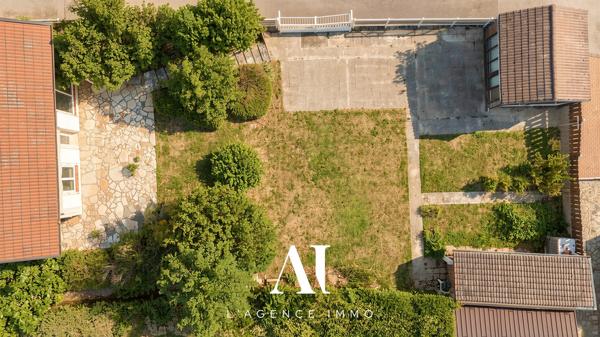 Maison individuelle T5 avec sous-sol jardin terrasse annexes 01630