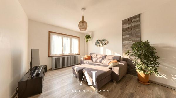 Maison individuelle T5 avec sous-sol jardin terrasse annexes 01630