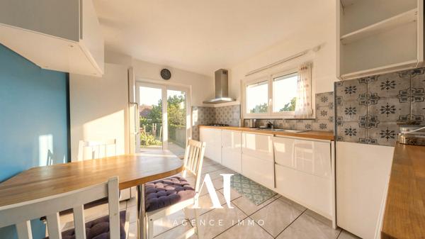 Maison individuelle T5 avec sous-sol jardin terrasse annexes 01630