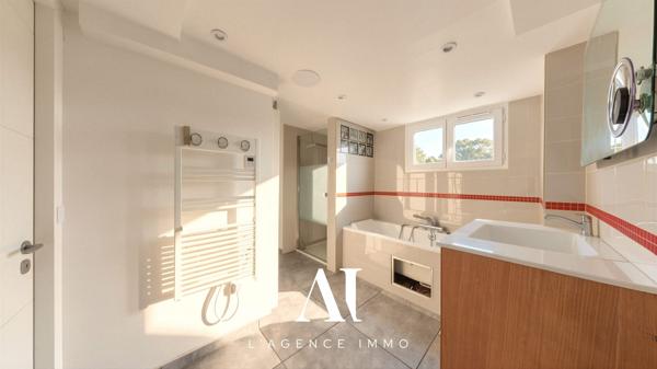 Maison individuelle T5 avec sous-sol jardin terrasse annexes 01630