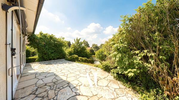 Maison individuelle T5 avec sous-sol jardin terrasse annexes 01630