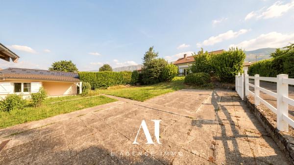 Maison individuelle T5 avec sous-sol jardin terrasse annexes 01630