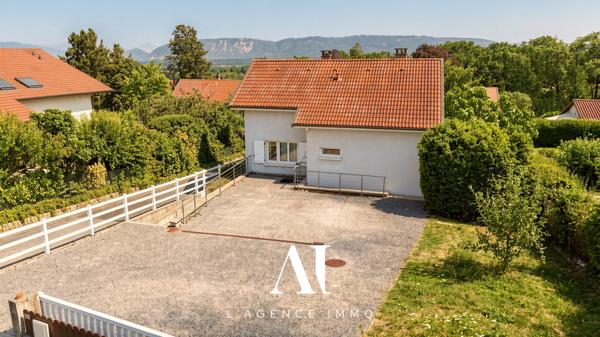 Maison individuelle T5 avec sous-sol jardin terrasse annexes 01630