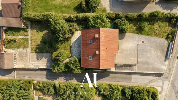 Maison individuelle T5 avec sous-sol jardin terrasse annexes 01630