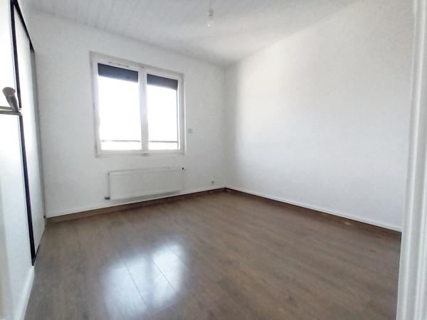 Annecy à quelques pas de Courrier, appartement T4 traversant