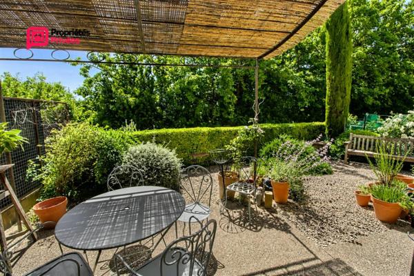 UZES 5 minutes à pied de la place aux herbes, 86m² 3 chambres garage place de parking et jardin de 50 m²