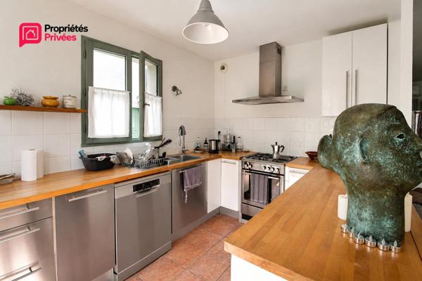 UZES 5 minutes à pied de la place aux herbes, 86m² 3 chambres garage place de parking et jardin de 50 m²