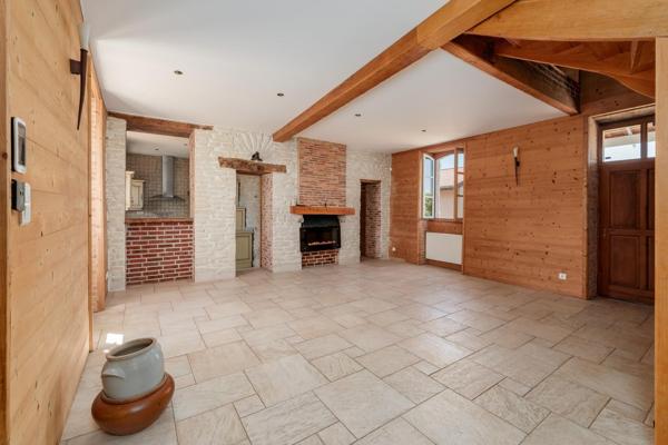 Ensemble immobilier de 2 magnifiques maisons et piscine