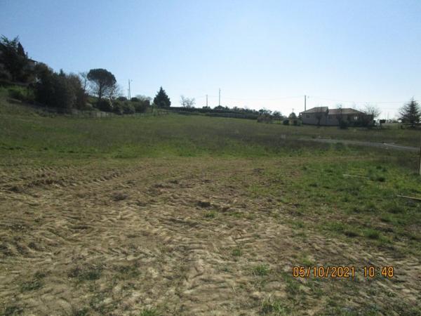 terrain plat entièrement viabilisé plein sud