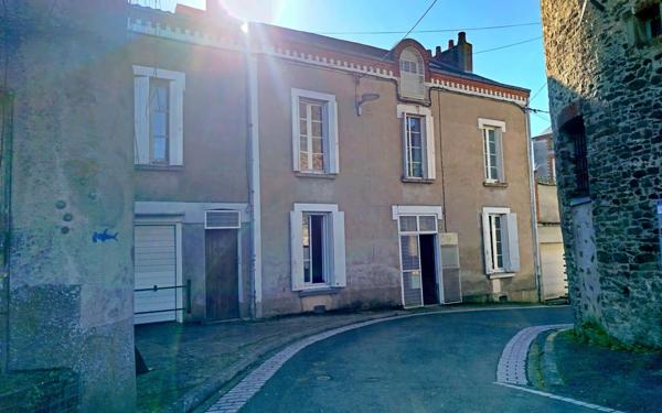 Maison à vendre    9 pièces •  Cholet