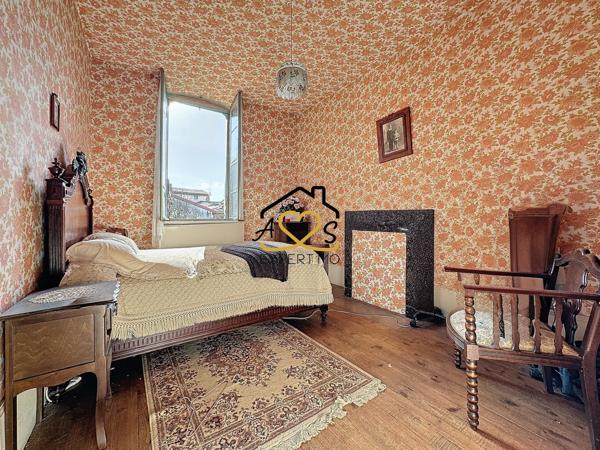 Billom (63160) Magnifique bâtisse à rénover au cœur de Billom