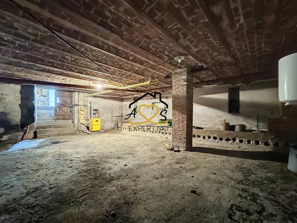 Billom (63160) Magnifique bâtisse à rénover au cœur de Billom