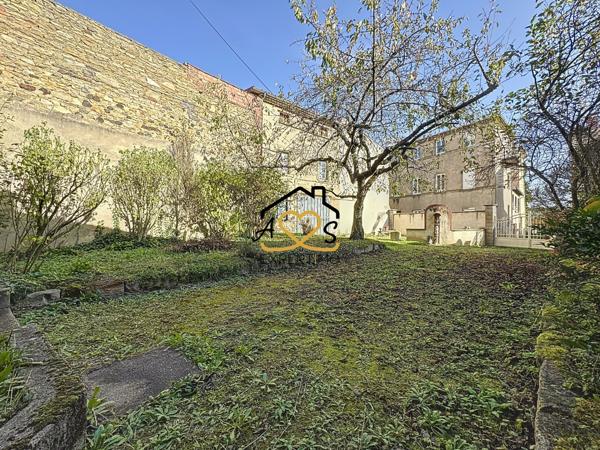 Billom (63160) Magnifique bâtisse à rénover au cœur de Billom