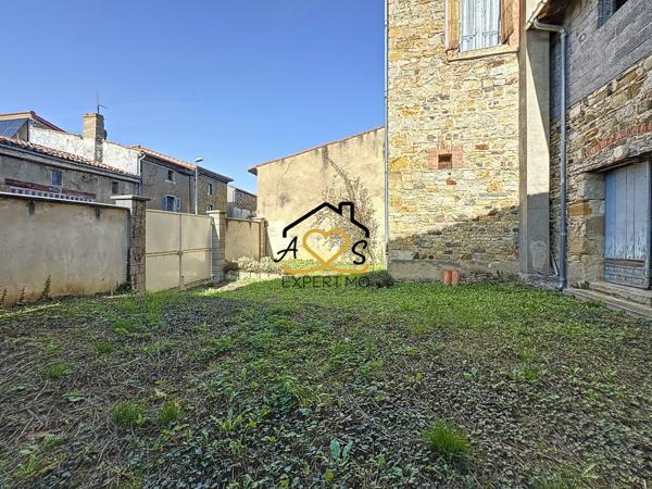 Billom (63160) Magnifique bâtisse à rénover au cœur de Billom